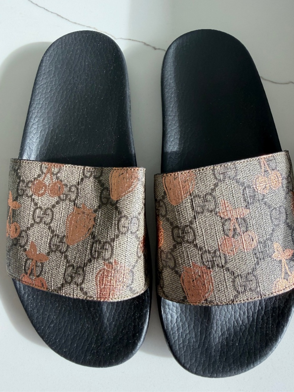 Never Worn Gucci slides size 38